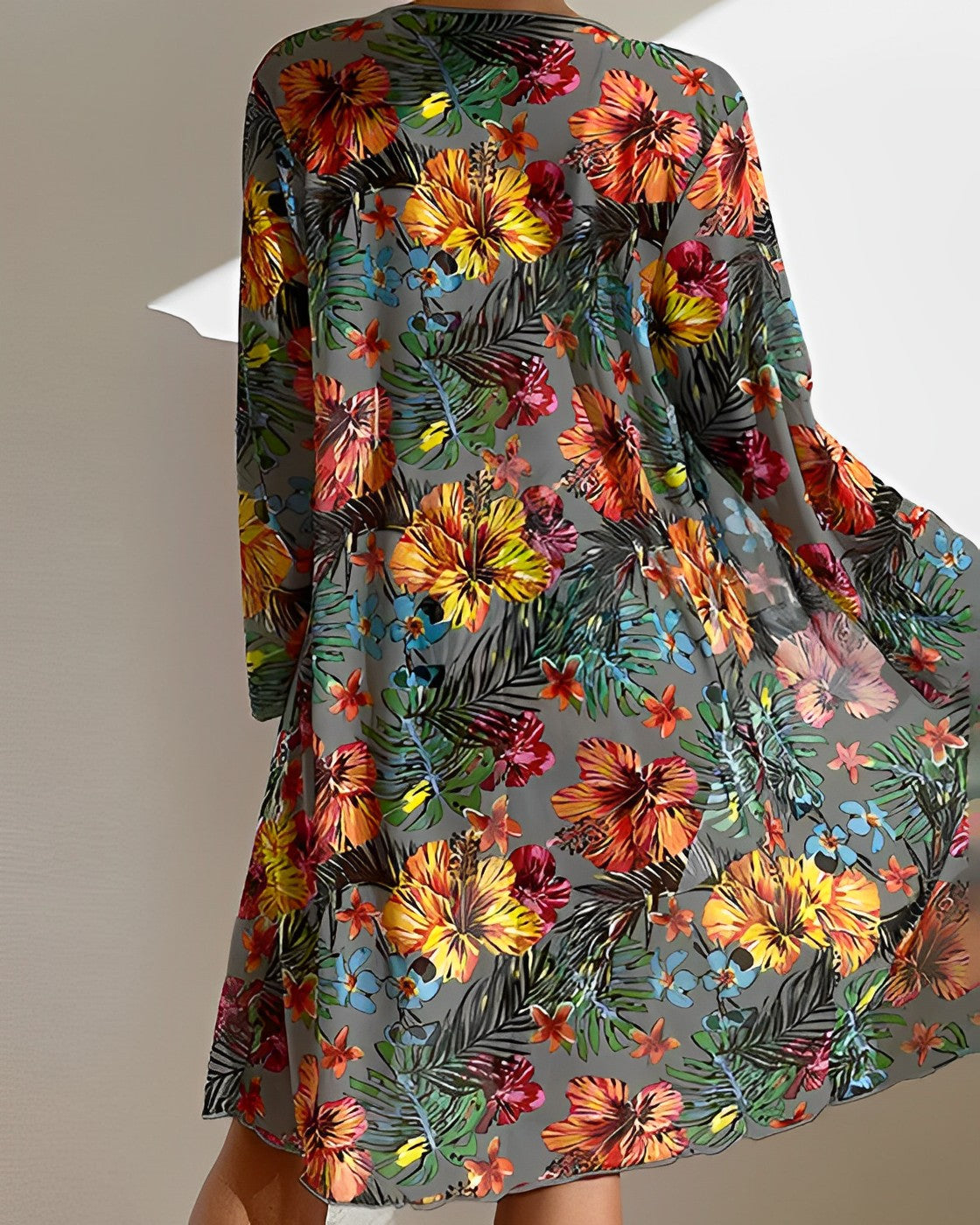 Lucía™ | Conjunto de bikini floral tropical elegante con cubresol.